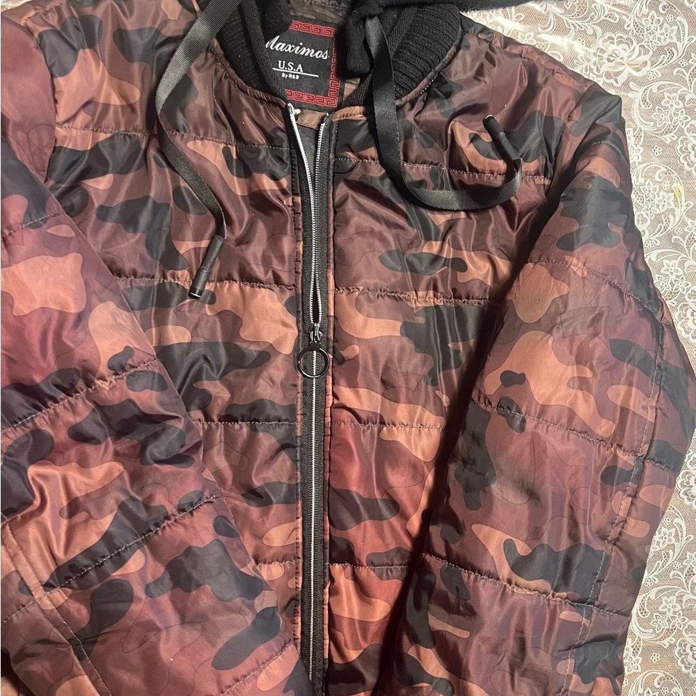 Maximos Men's Camouflage Puffer Jacket - Red and Black